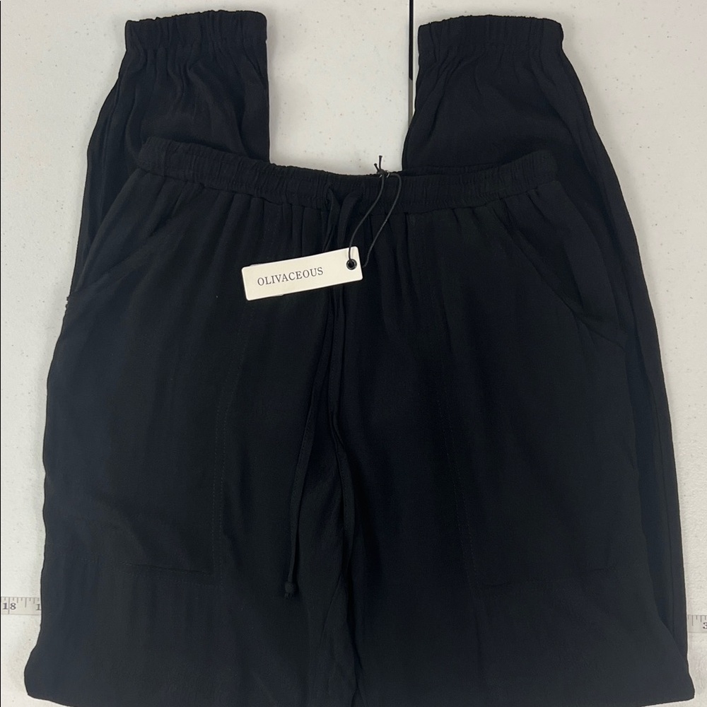 NWT Olivaceous Active Black Lightweight Jogger Raw Pocket Hems Pants Size Small
